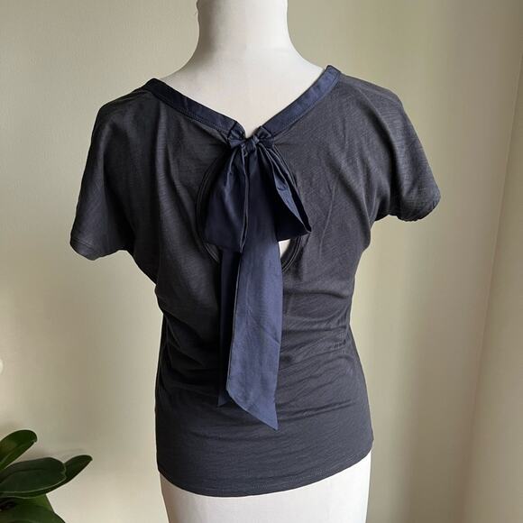ANTHROPOLOGIE DARK BLUE T SHIRT KEYHOLE BACK WITH BOW SIZE XS - Picture 4 of 8